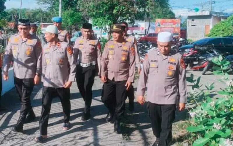 Kapolda dan Kapolres Pidie Beri Dukungan ke Aipda Iswadi. (Foto:Dok/Humas Polda Aceh)