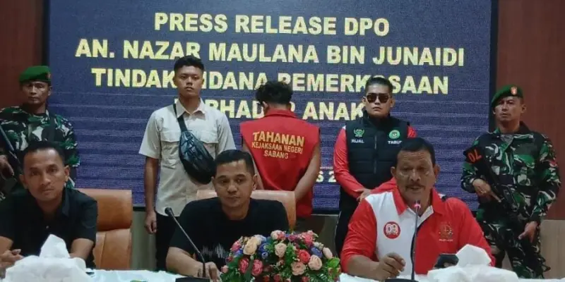 DPO Nazar Maulana bin Junaidi (18), warga Jurong Ulee Krueng, Gampong Balohan, Kecamatan Sukajaya, Kota Sabang di Amankan Petugas. (Foto: Dok/Ist)