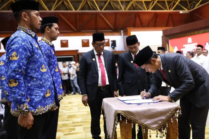 Sekda Aceh M. Nasir mengambil sumpah jabatan 294 pejabat di Anjong Mon Mata. (Foto;Dok/Adpim)