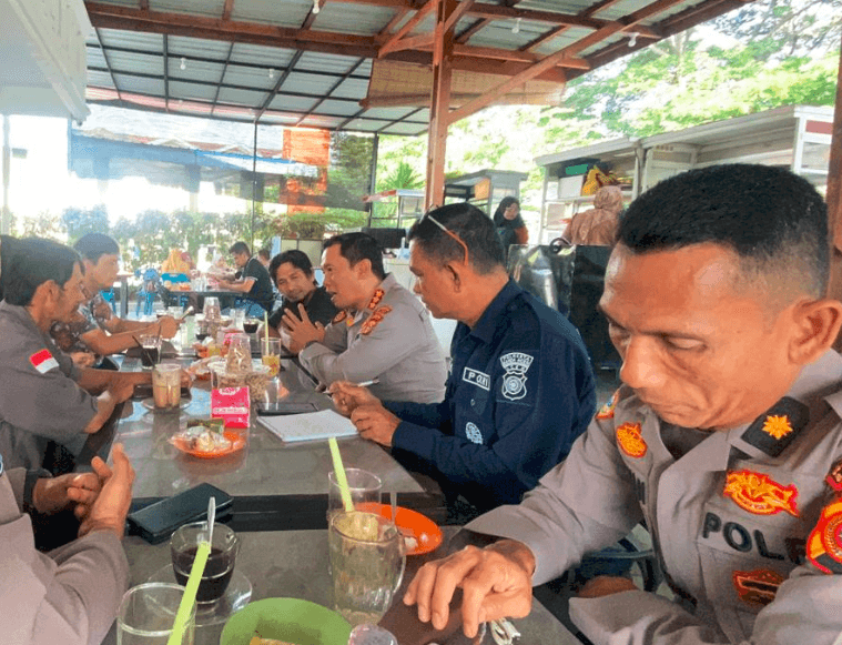 Kapolresta Banda Aceh beri pesan tegas soal balap liar, curanmor, dan penipuan online. Warga diminta waspada dan tingkatkan keamanan. Coffee Morning Kapolresta Banda Aceh. (Foto:Dok/Ist)