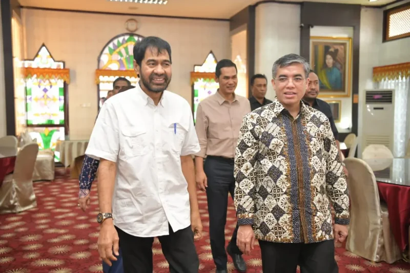 Gubernur Aceh Muzakir Manaf bersama Menteri Ketenagakerjaan RI Yassierli di Pendopo Gubernur Aceh. (Foto : Dok/Humas Adpim)