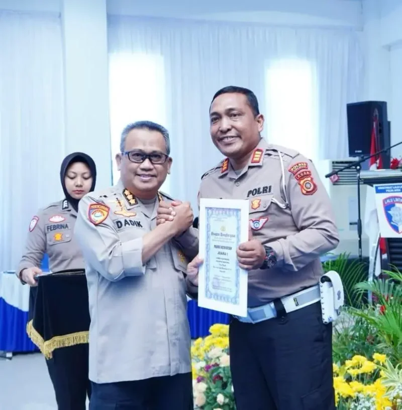 Satlantas Polres Aceh Besar menerima penghargaan lomba film pendek nasional 2025. (Foto:Dok/Humas Polres Abes)