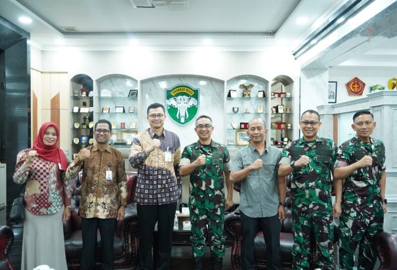 Foto bersama Pangdam IM dan BSI Aceh usai audiensi. Foto : Dok/Kodam.IM