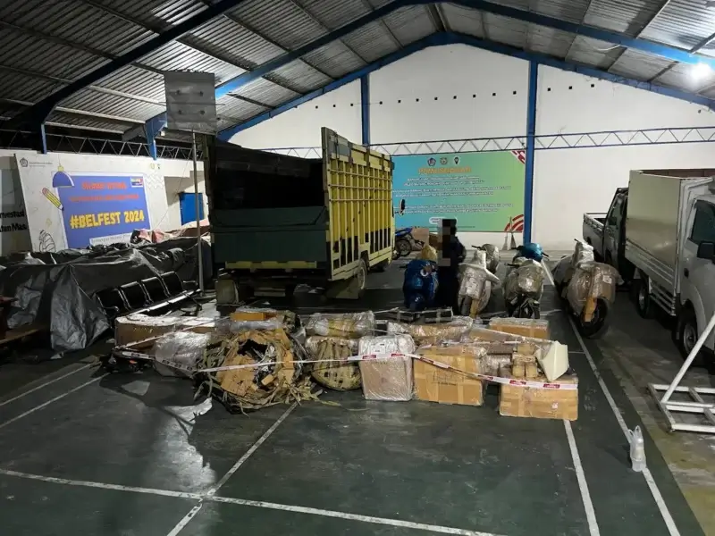 8 Motor dan 20 Koli Sparepart Ilegal Disita Bea Cukai Langsa. Barang-barang tersebut diangkut menggunakan satu unit truk Mitsubishi Colt Diesel warna biru kombinasi kuning.(Foto:Dok/Bea.Cukai)