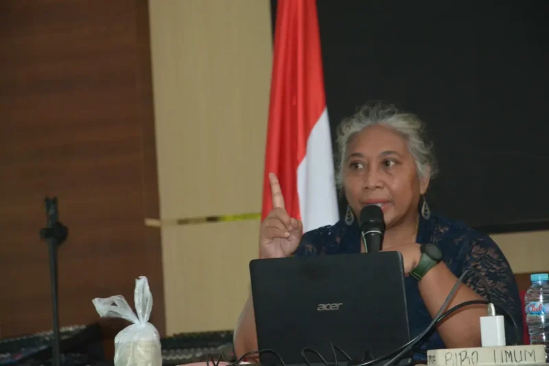Sekjen IWO Telly Nathalia sampaikan sikap terkait pencabutan kartu pers CNN Indonesia. (Foto:Dok:Ist)