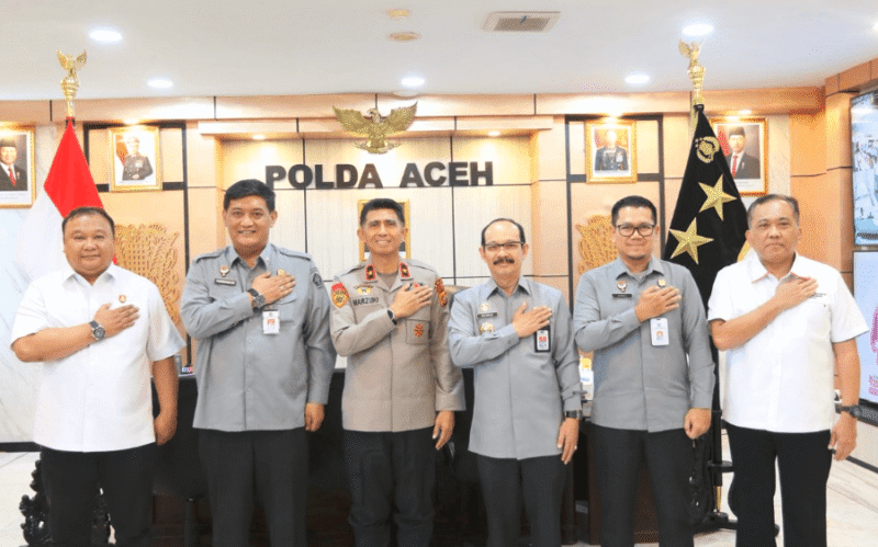 Kapolda Aceh Brigjen Pol Marzuki Ali Basyah menerima audiensi Kakanwil Kemenkumham Aceh Meurah Budiman. Pertemuan ini membahas penguatan sinergi penegakan hukum, pembinaan narapidana, pengawasan keimigrasian, dan peningkatan pelayanan publik di Aceh. (Foto:Dok/Humas.Polda Aceh)