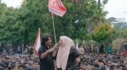 Massa Aliansi Rakyat Aceh menggelar aksi demonstrasi di depan Gedung DPRA Banda Aceh.