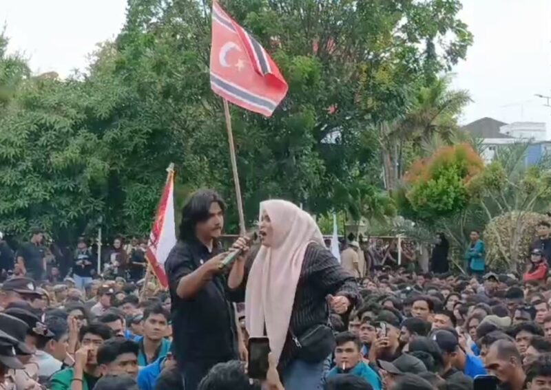 Aliansi Rakyat Aceh Gelar Aksi di DPRA. Tuntut Reformasi DPR hingga Penyelesaian Kasus HAM. (Foto : Dok/Istimewa).