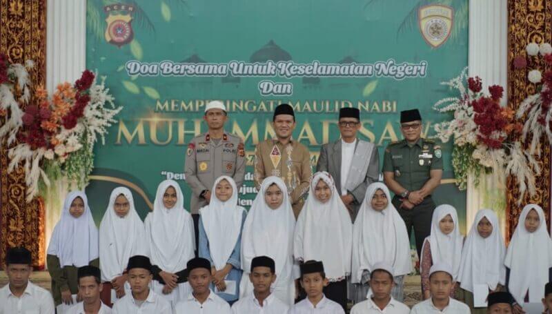 Polda Aceh peringati Maulid Nabi 1447 H dengan doa bersama, tausiah, dan santunan yatim. Kapolda ajak masyarakat perkuat ukhuwah dan sinergi jaga Aceh damai. (Foto:Dok/Humas.Polda)