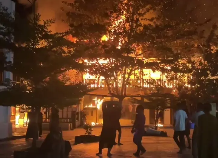 Bangunan asrama yang hangus terbakar di kompleks Dayah Babul Maghfirah. (Foto:Dok)