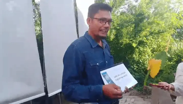 Muhammad Nasir (Abu Cik Ninja) menyampaikan pengalaman sebagai pelaku tambang pada diskusi publik. (Foto:Dok/LamanNews)