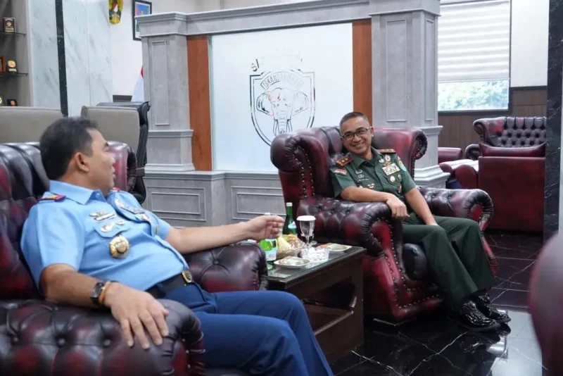 Pangdam IM Mayjen TNI Joko Hadi Susilo menerima kunjungan Dansesko TNI Marsdya TNI Arif Widianto di Kodam Iskandar Muda Banda Aceh. (Foto:Dok/Kodam IM)