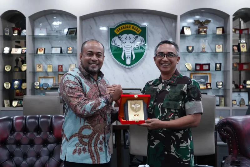 Pangdam IM Mayjen TNI Joko Hadi Susilo menerima audiensi Dirut Bank Aceh. (Foto:Dok/Kodam.IM).