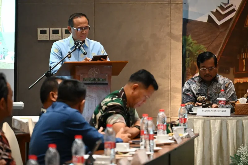 Komandan Lanud Sultan Iskandar Muda Kolonel Nav Sudaryanto menghadiri rapat koordinasi peningkatan konektivitas internet di Aceh Besar. (Foto:Dok/Lanud SIM)