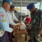 Petugas Avsec dan TNI AU memeriksa paket mencurigakan di Bandara Sultan Iskandar Muda, Aceh Besar. (Foto: Dok/Lanud SIM).