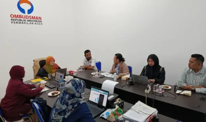 Kepala Ombudsman Aceh Dian Rubianty menyampaikan hasil penilaian kepatuhan layanan.