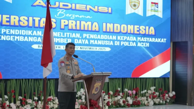 Kapolda Aceh Irjen Pol. Marzuki Ali Basyah menerima audiensi civitas akademika UNPRI Medan di Gedung Presisi Polda Aceh. (Foto: Arsip Polda Aceh)