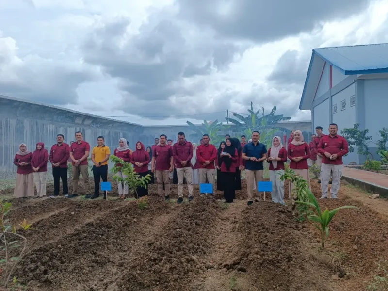 Kegiatan penyemaian sayuran di LPKA Kelas IIA Banda Aceh. (Foto:Dok/LPKA)