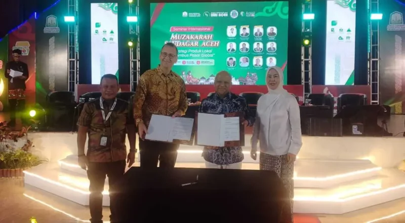 Ilham Akbar Habibie dan Dr. Marco Tiema di Seminar Muzakarah Saudagar Aceh 2025 di Balai Meuseuraya, Banda Aceh. (Foto:Dok/Arsip)