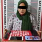 Polisi mengamankan AI (40), wanita pengedar sabu di RSUDZA Banda Aceh. (Foto:Arsip Polresta)