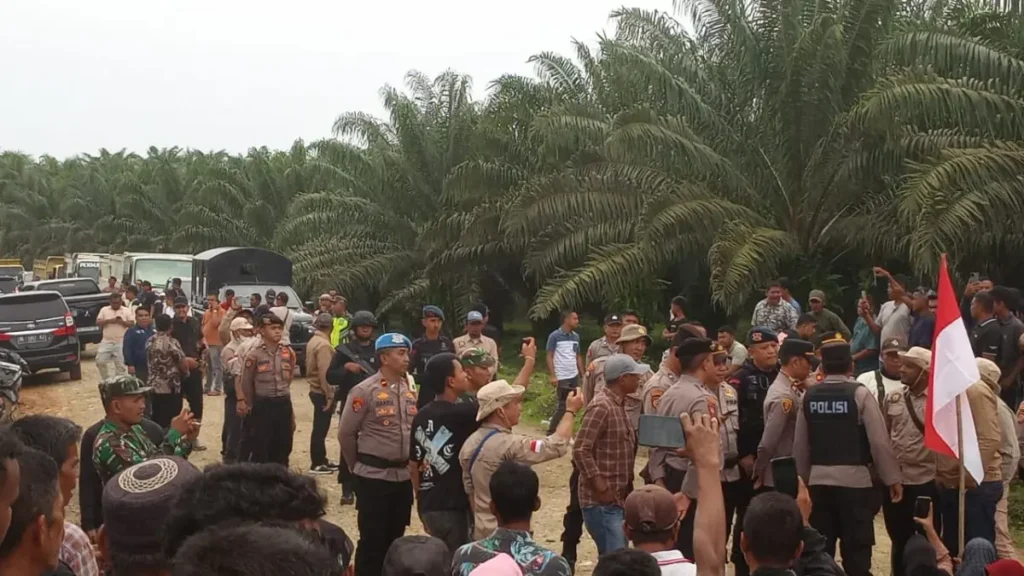 Aksi protes warga Cot Girek 