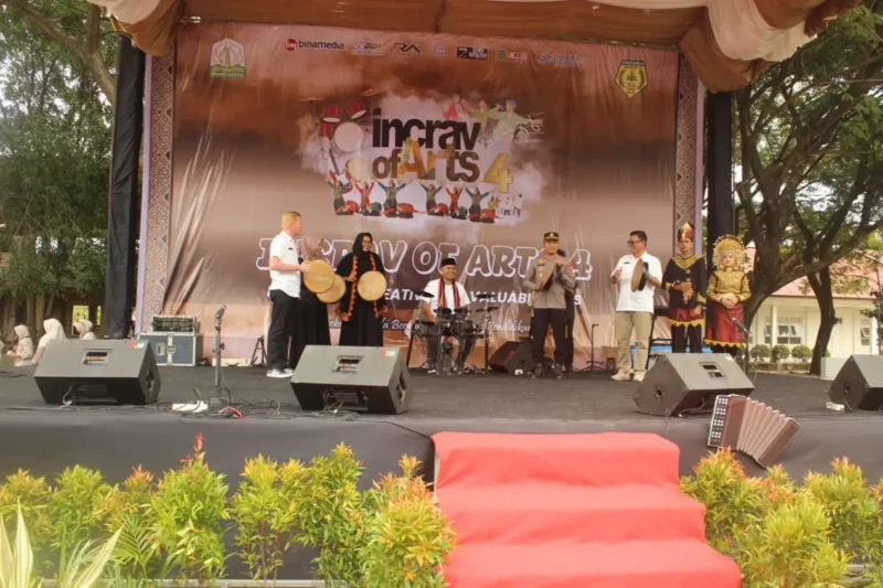 Pembukaan Incrav of Art IV SMA Negeri 11 Banda Aceh dengan tema budaya Indonesia–Aceh. (Foto: Dok/Ist)