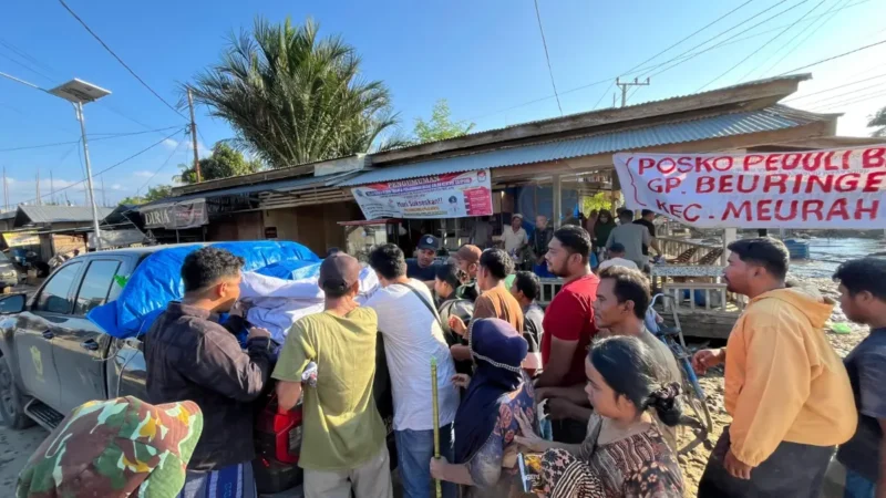 Mobil patroli Bea Cukai Aceh tiba di posko banjir Gampong Beuringen, Pidie Jaya, membawa bantuan darurat. (Foto:Dok/Bea Cukai Aceh)