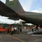 Pesawat Hercules C-130 TNI AU saat loading bantuan kemanusiaan di Lanud Sultan Iskandar Muda Aceh. (Foto: Dok/Lanud SIM)
