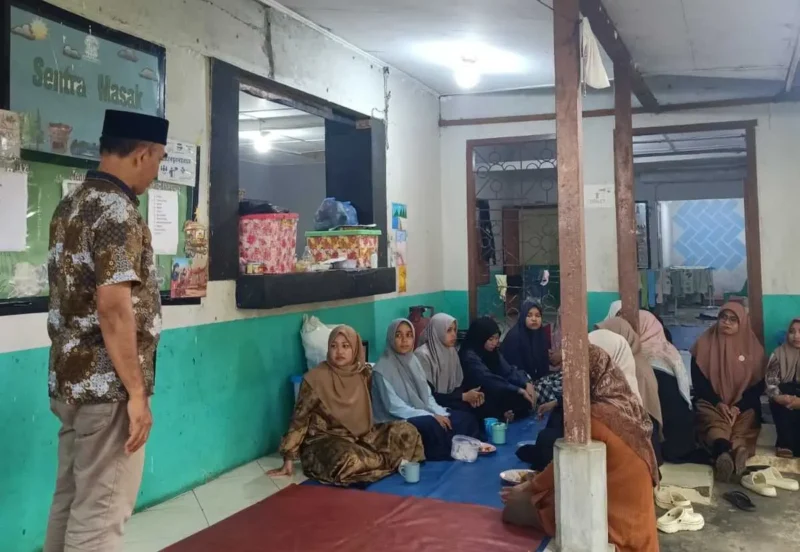 Relawan Posko Peduli Banjir Khusus Anak dan PAUD di Banda Aceh. (Foto: Arsip PAUD IP)