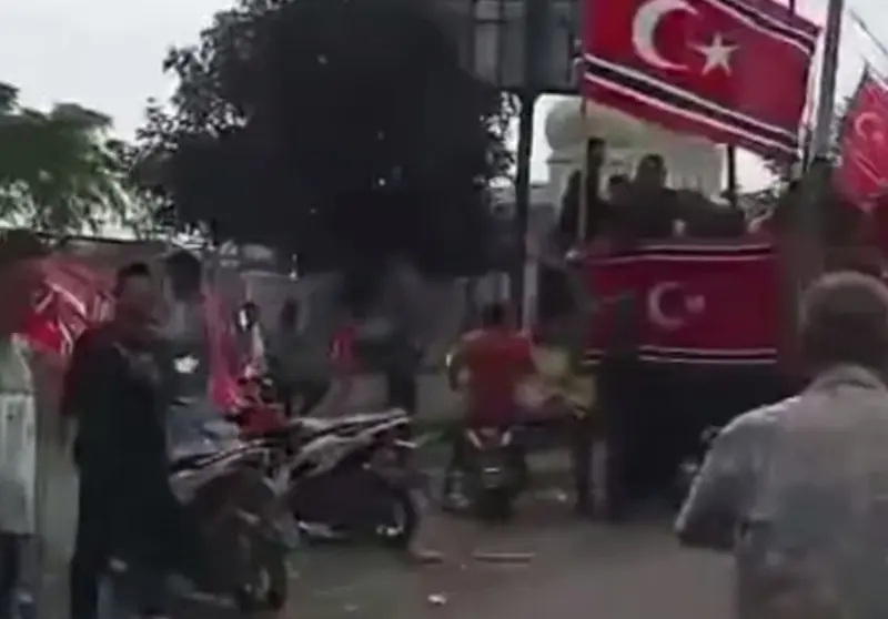 Aksi kemanusiaan dan konvoi bantuan untuk korban banjir Aceh di Lhokseumawe. (Foto: Dok/Media)