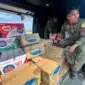 Prajurit TNI AU menyalurkan bantuan ke wilayah terisolir Aceh Tengah. (Foto: Arsip LANUD)