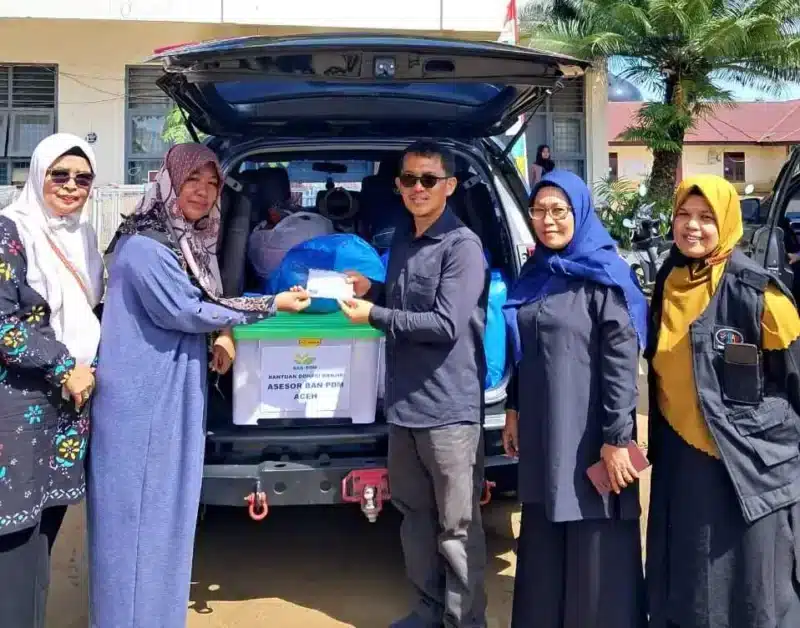 Aksi kemanusiaan asesor BAN-PDM Aceh di wilayah terdampak banjir. (Foto:Arsip)