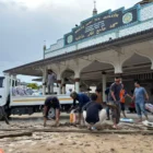 Penyaluran bantuan pascabanjir oleh PT Solusi Bangun Andalas kepada masyarakat terdampak di Aceh. (Foto: Arsip)