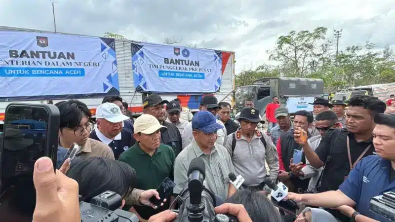 Mendagri Tito Karnavian meninjau lokasi pascabanjir di Kabupaten Aceh Tamiang. (Foto: Dok/Arsip)