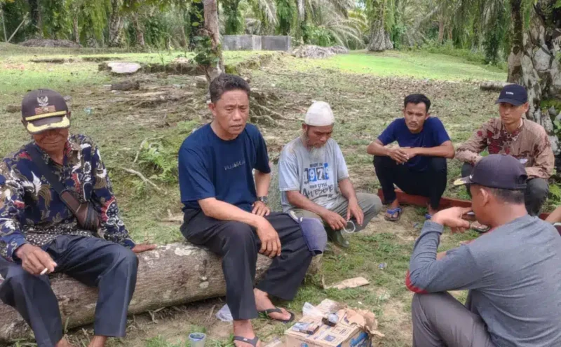 Warga Simeulue dukung pembangunan jalan transmigrasi di Desa Latiung Teupah Selatan. (Foto:Dok)