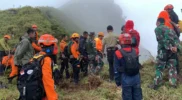 Tim SAR Gabungan di lokasi penemuan pesawat ATR 42-500