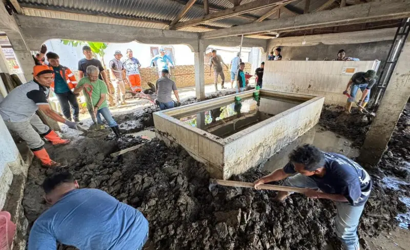 Aksi Pembersihan area terdampak banjir oleh SPSA dan SBA. (Foto:Dok)