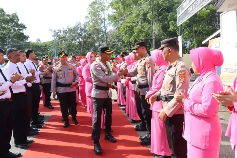 AKBP Sujoko berpamitan usai serah terima jabatan Kapolres. (Foto:Dok)