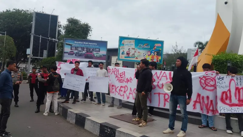 Aksi mahasiswa di Banda Aceh menuntut keadilan kasus kekerasan anak. (Foto:Dok)