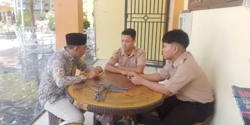 Fajran Zain dan siswa