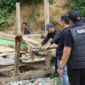 Gubuk penambang ilegal dibakar saat operasi penertiban PETI. (Foto:Dok/Polres Aceh Besar).