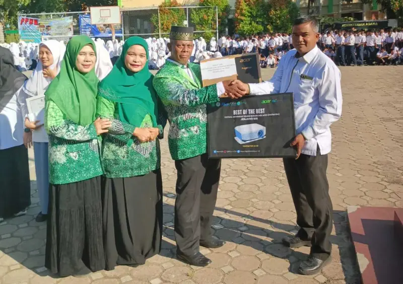 Tim peneliti muda MAN 4 Aceh Besar peraih Best of The Best MYRA 2025. (Foto:Dok)