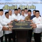Penyerahan bantuan renovasi Masjid Syuhada Kuala Simpang oleh FKIJK Aceh. (Foto:Dok/FKIJK Aceh).