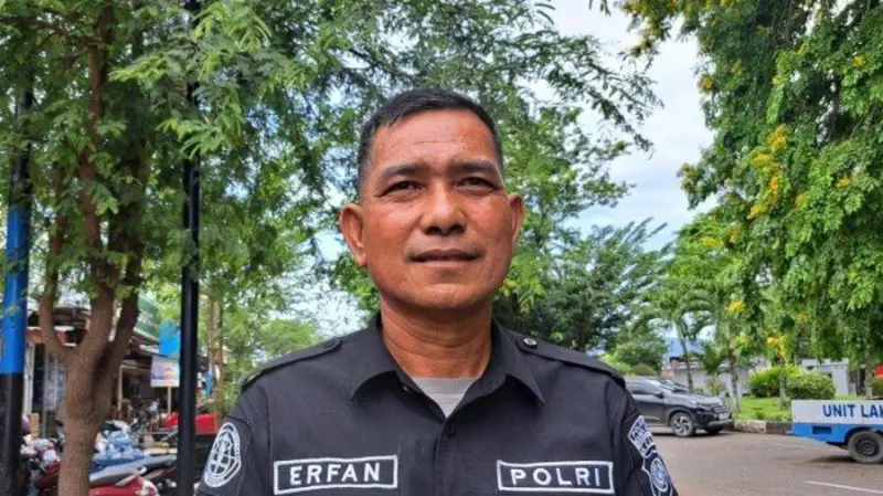 Kasi Humas Polresta Banda Aceh, Erfan Gustiar, memberikan klarifikasi kasus pencurian di warkop Muda Kopi Banda Aceh. (Foto:Dok/Polresta Banda Aceh).