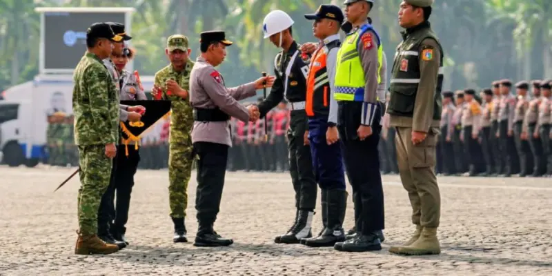 Kapolri Listyo Sigit Prabowo memimpin Apel Operasi Ketupat 2026 di Monas. (Foto:Dok Polri)