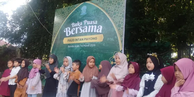 Siswa PAUD Intan Payong tampil membaca Al-Qur’an saat acara Ramadan. (Foto: Dok/Ist).