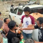 Relawan Flower Aceh menyalurkan bantuan ke korban banjir Aceh Tamiang. (Foto: Dok/Flower Aceh).