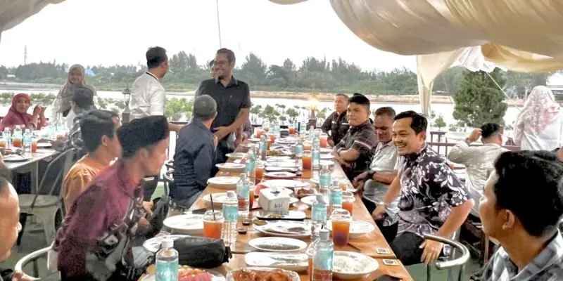 Kegiatan buka puasa bersama OJK Aceh dan awak media membahas perkembangan industri keuangan daerah. (Foto:Dok OJK)