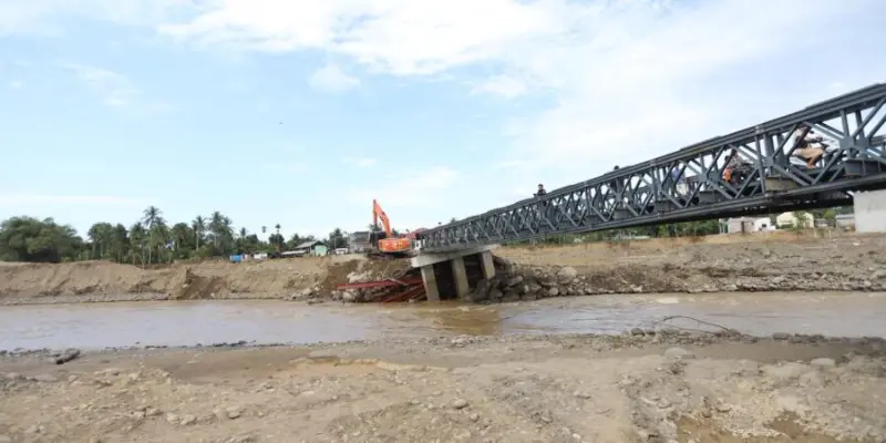 Kondisi jembatan Bailey di Desa Lhok Cut sebagai jembatan penghubung empat desa di Kecamatan Sawang Aceh Utara. (Foto:Dok/Polda Aceh).
