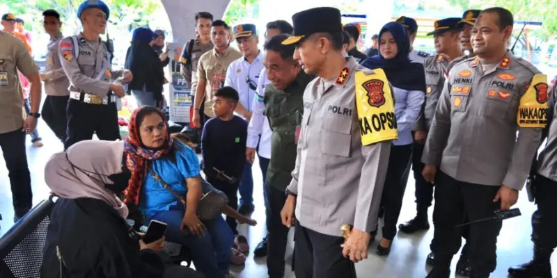 Kapolda Aceh tinjau arus mudik lebaran dan Pos Pengamanan Operasi Ketupat Seulawah 2026 di Pelabuhan Ulee Lheue, Banda Aceh. (Foto: Dok/Polda Aceh)